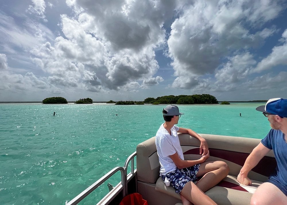Boat ride on the turquoise waters of Lake Bacalar - Mexico